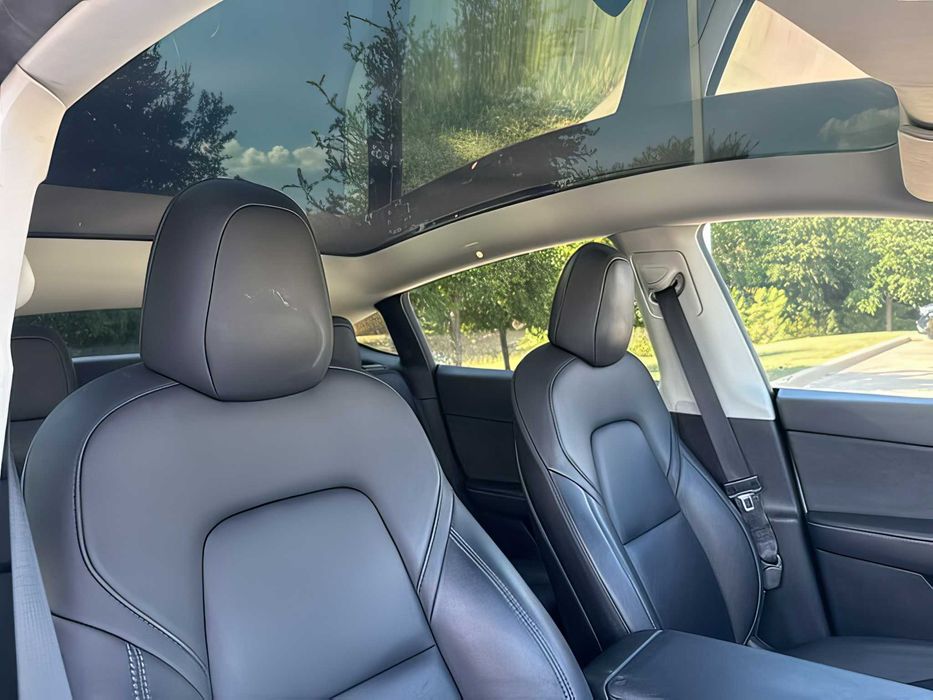 Tesla Model Y      2022