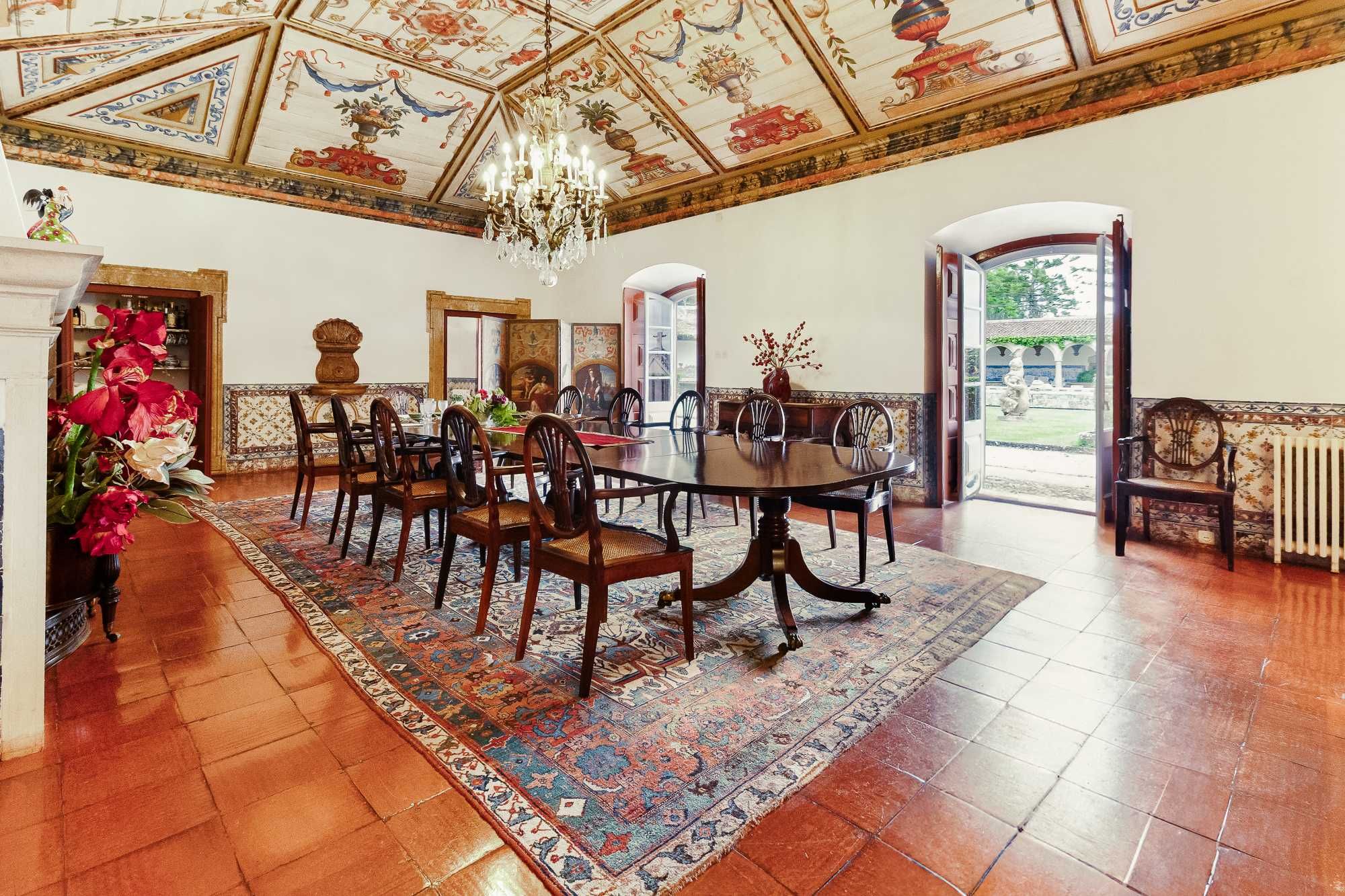 MAGNÍFICA CASA SENHORIAL inserida em quinta com 120ha