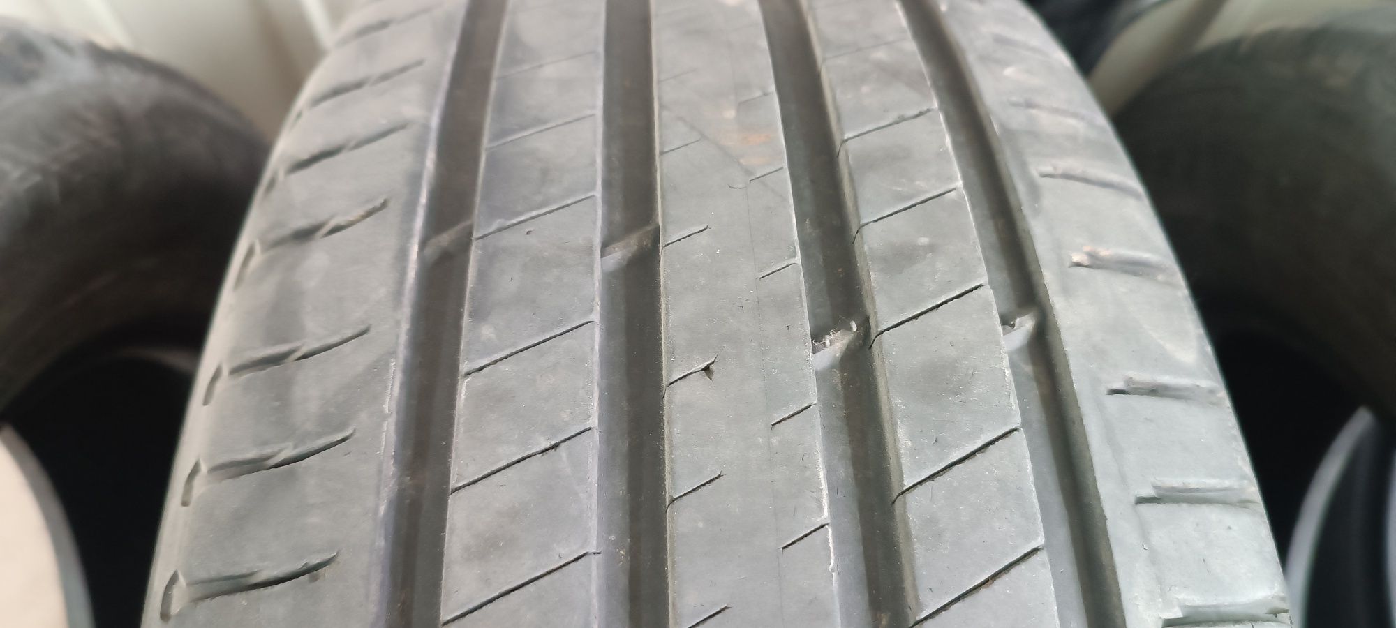 Шини Michelin  Hankook 235/60 R17  102v