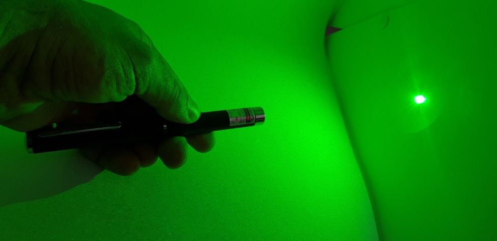 Лазерная указка 5мВт зеленая/красная/синяя мощная лазер дальность 500м