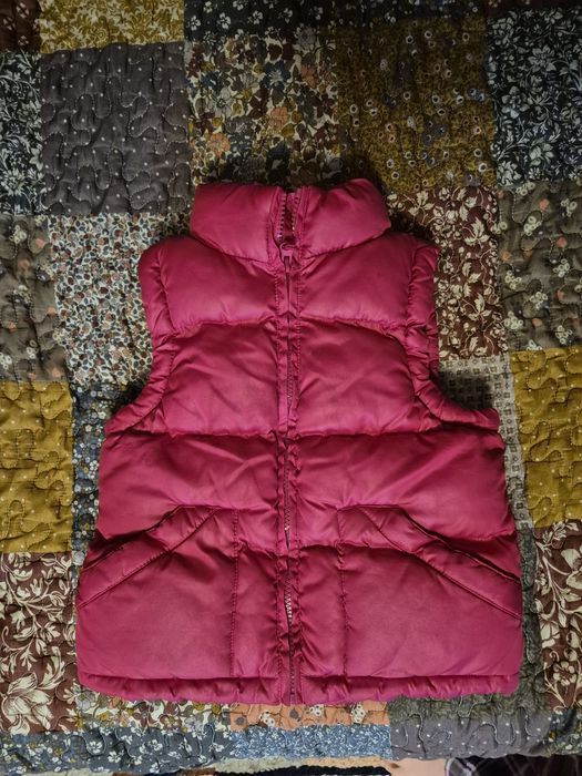 Тепла безрукавка з кишенями на 3-4 роки