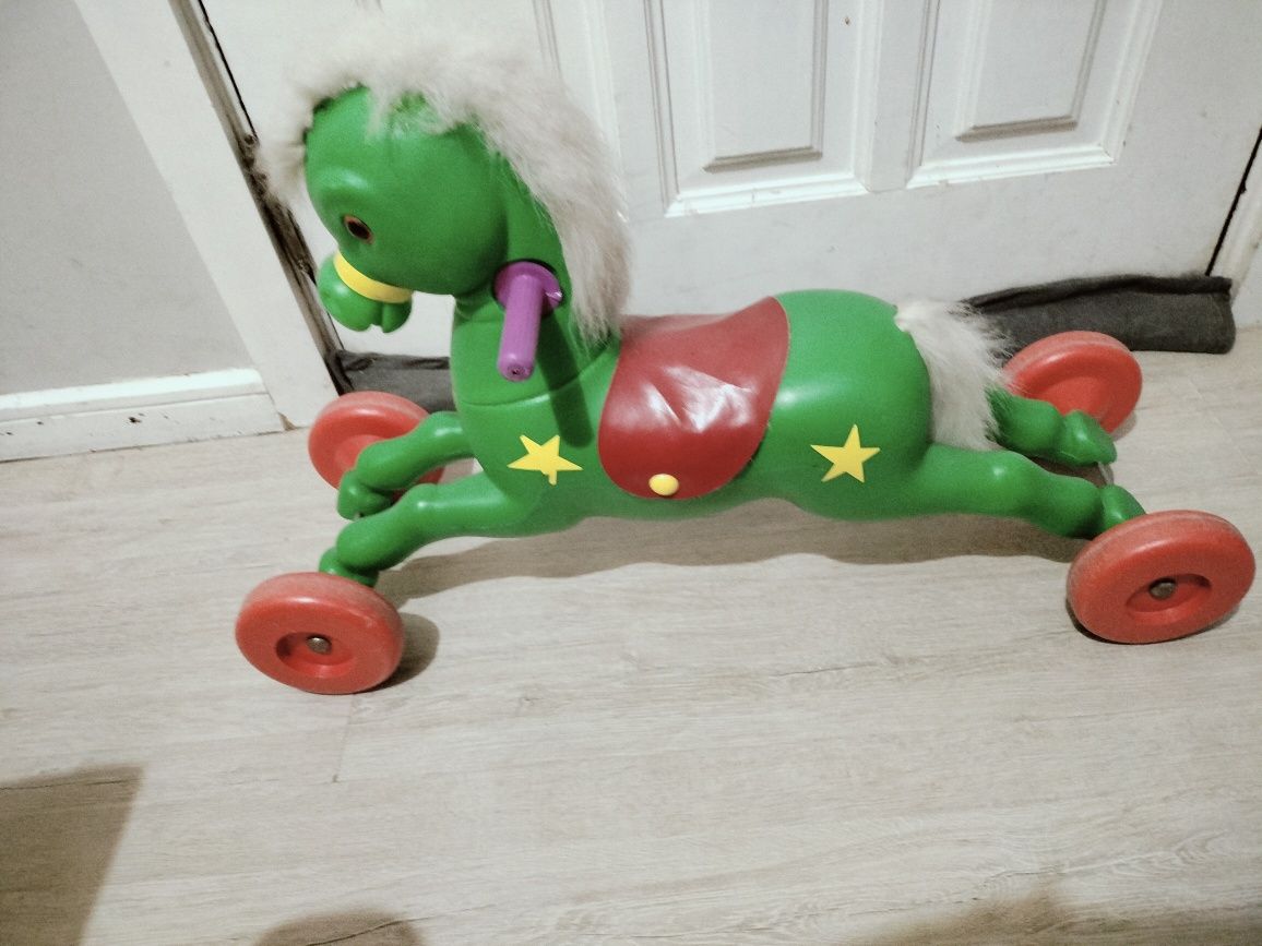 Cavalo cavalinho bebe