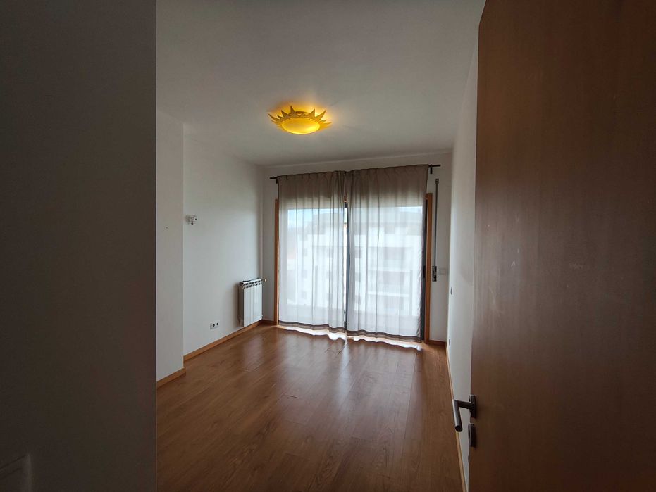 Apartamento T4 para arrendamento em Paredes - Parque da Cidade