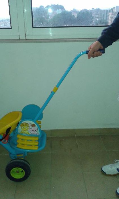 Triciclo infantil como novo