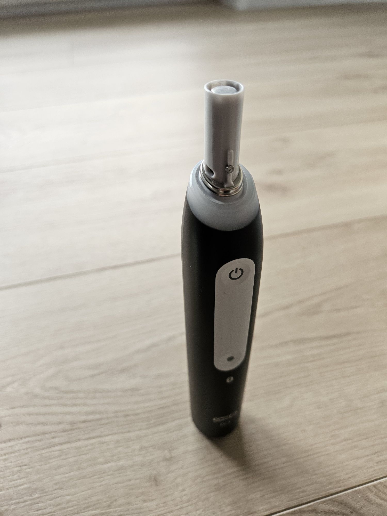 Szczoteczka magnetyczna Oral-B iO4