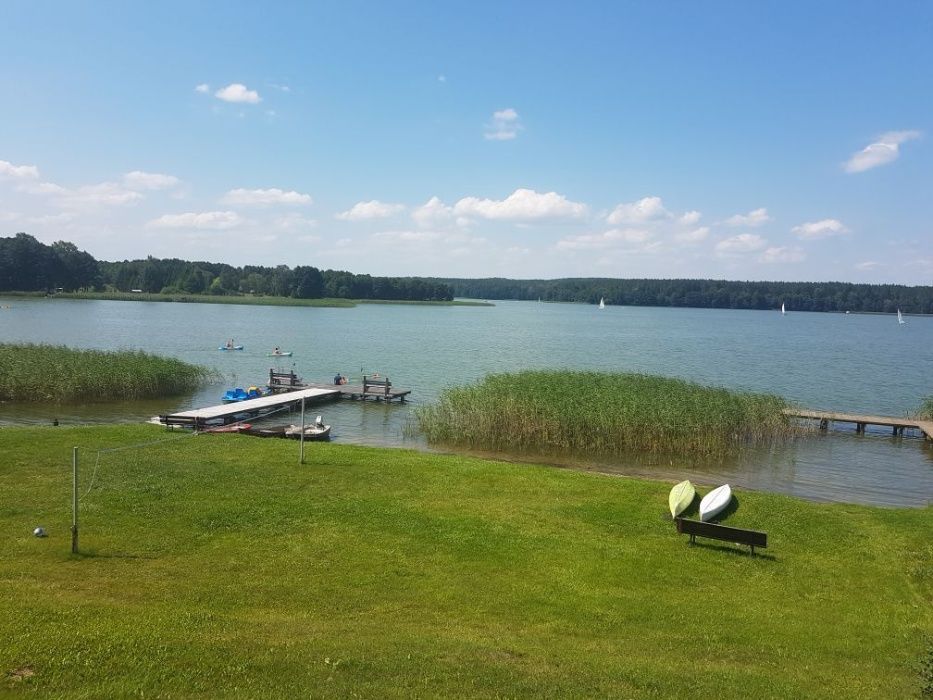 Ogrodzony domek nad jeziorem z linią brzegową Mazury Rybical- Marcinek