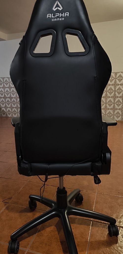Cadeira Gaming Alpha Gamer Cygnus RGB Preto