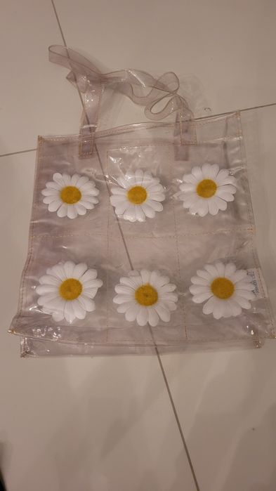 Przezroczysta torba z kwiatami