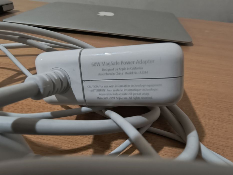 Зарядное устройство на MacBook