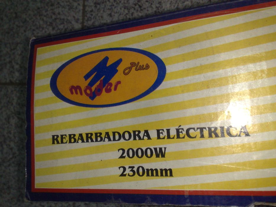 Rebarbadeira eléctrica MADERPLUS 2000W