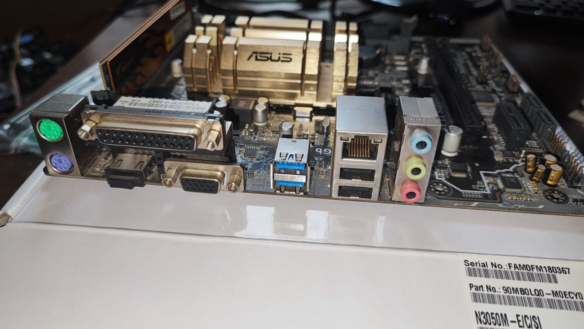 Материнська плата з процессором N3050 + 4gb DDR3.