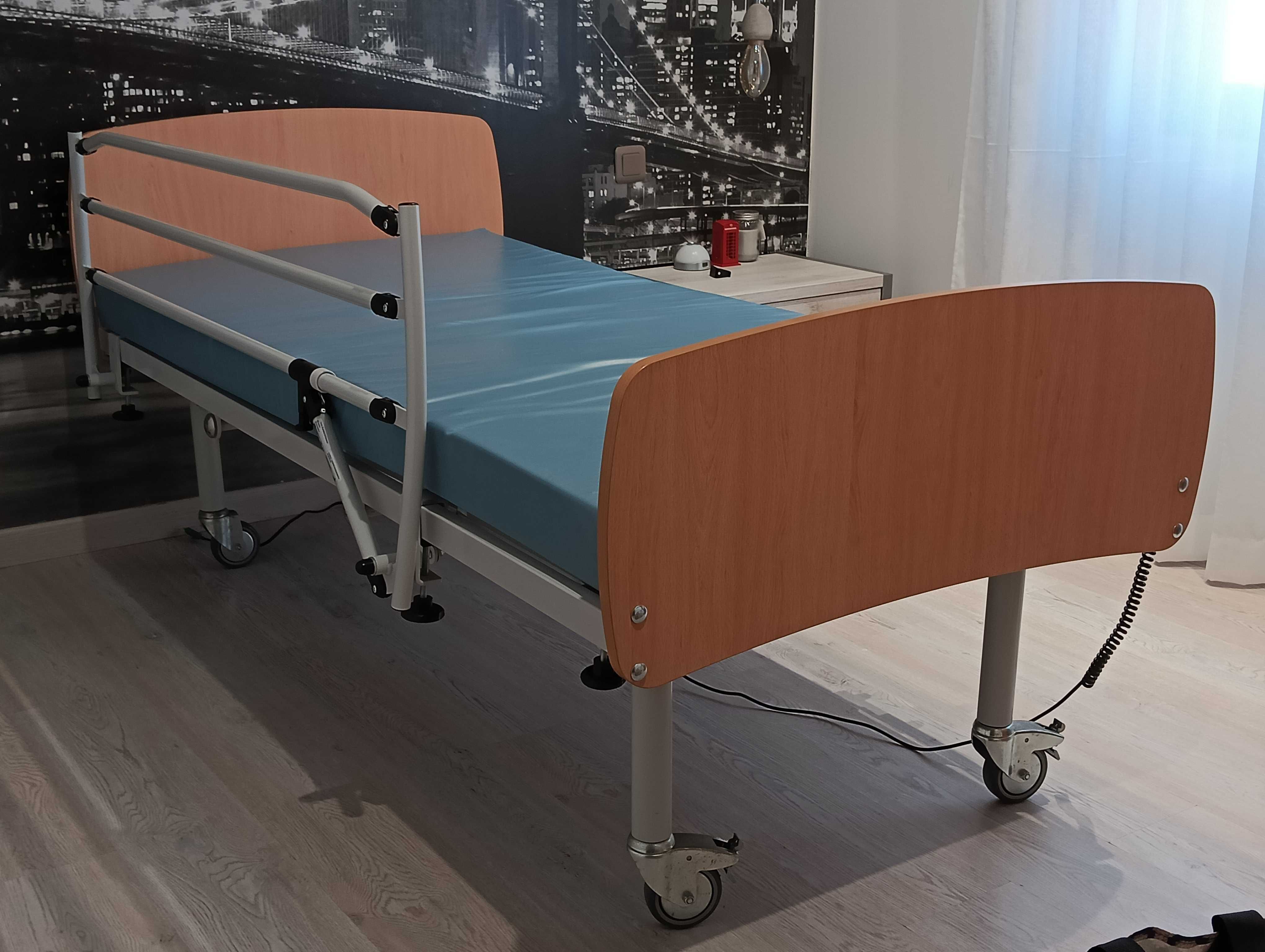 Cama Hospitalar Articulada Eléctrica com rodas