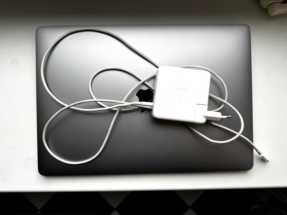 MacBook Pro 15 2017 (Silver, 16/1Tb, A1707)