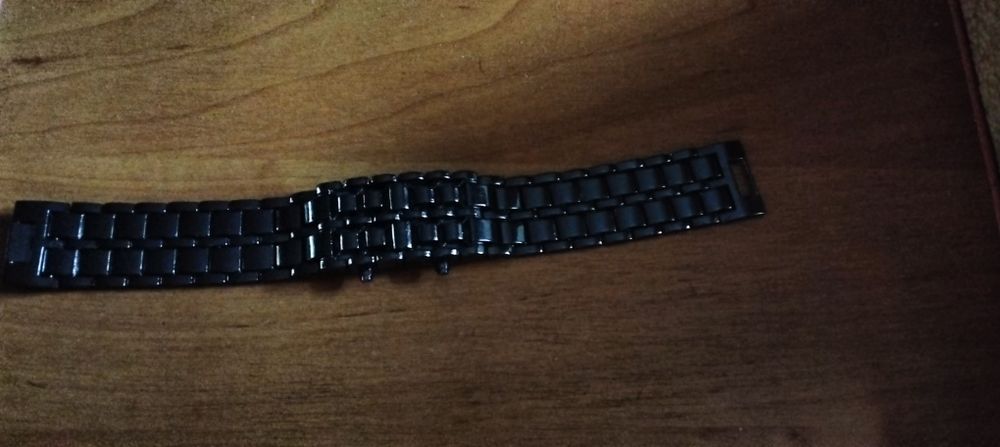 Продам оригинальные электронные часы