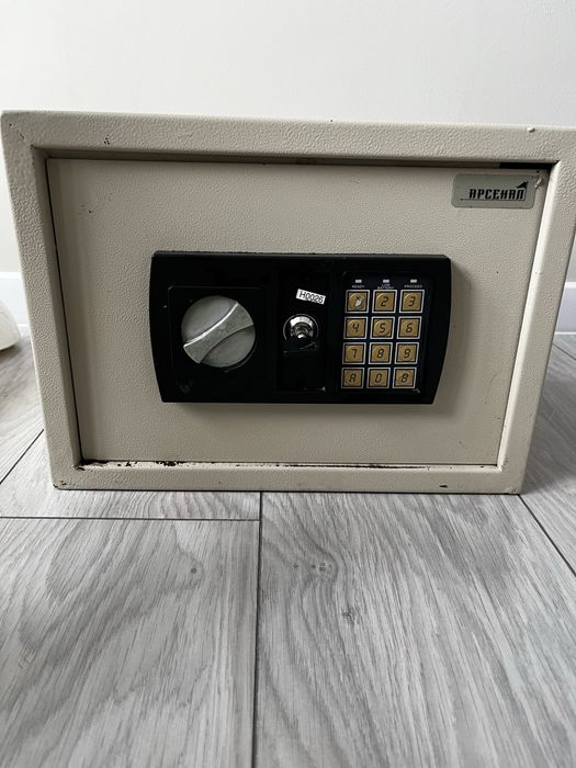 Сейф на електронному замку