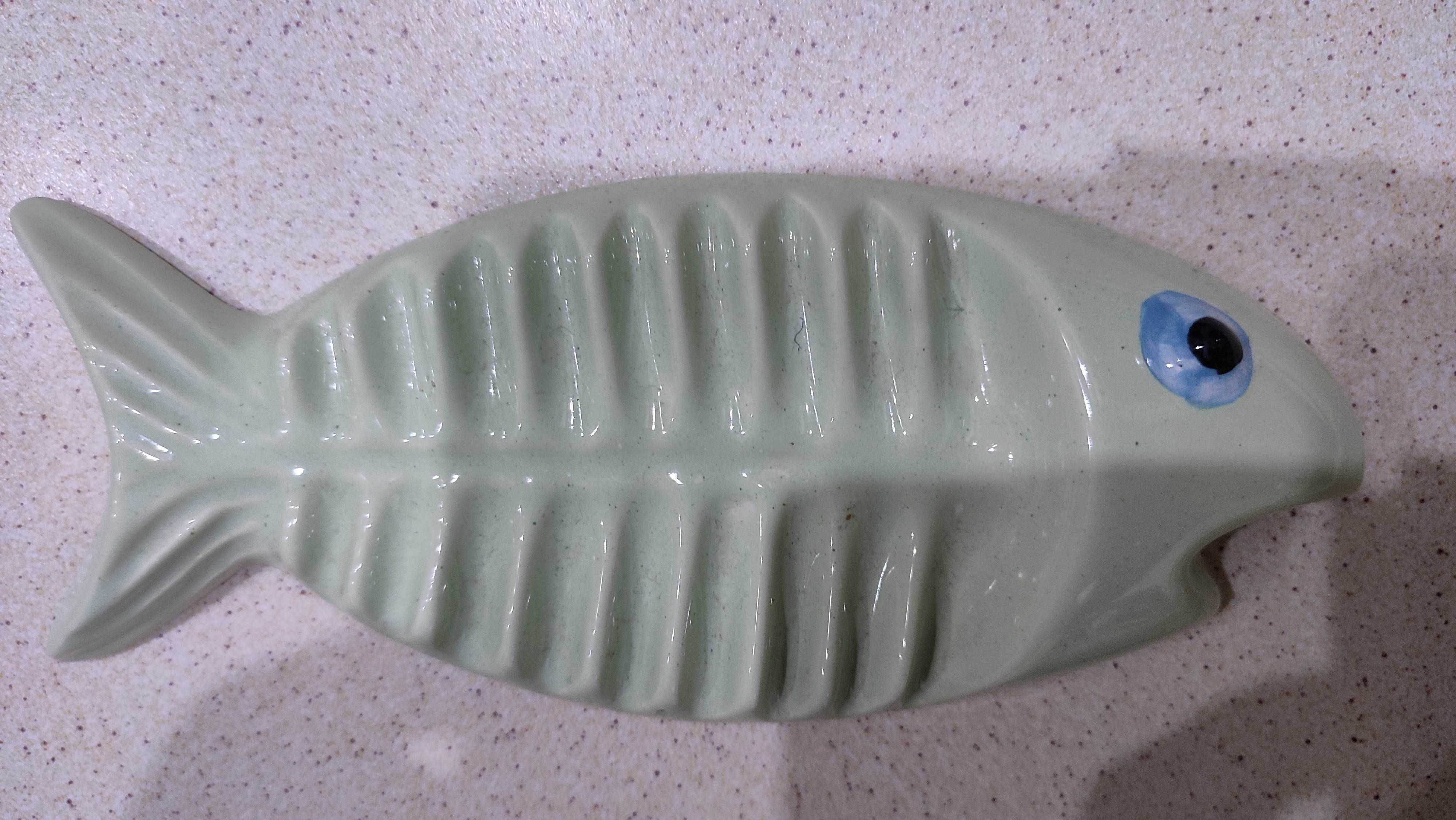 Mydelniczka ceramiczna w kształcie ryby