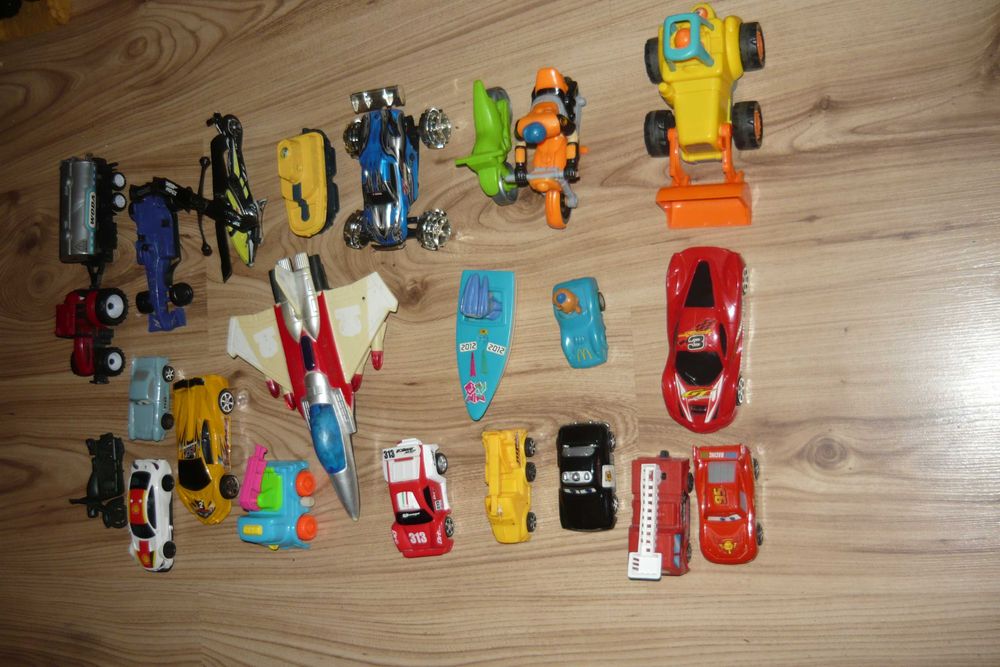 Auta Lawety Samolot Motocykle Traktor helikopter  - Duży zestaw 30szt