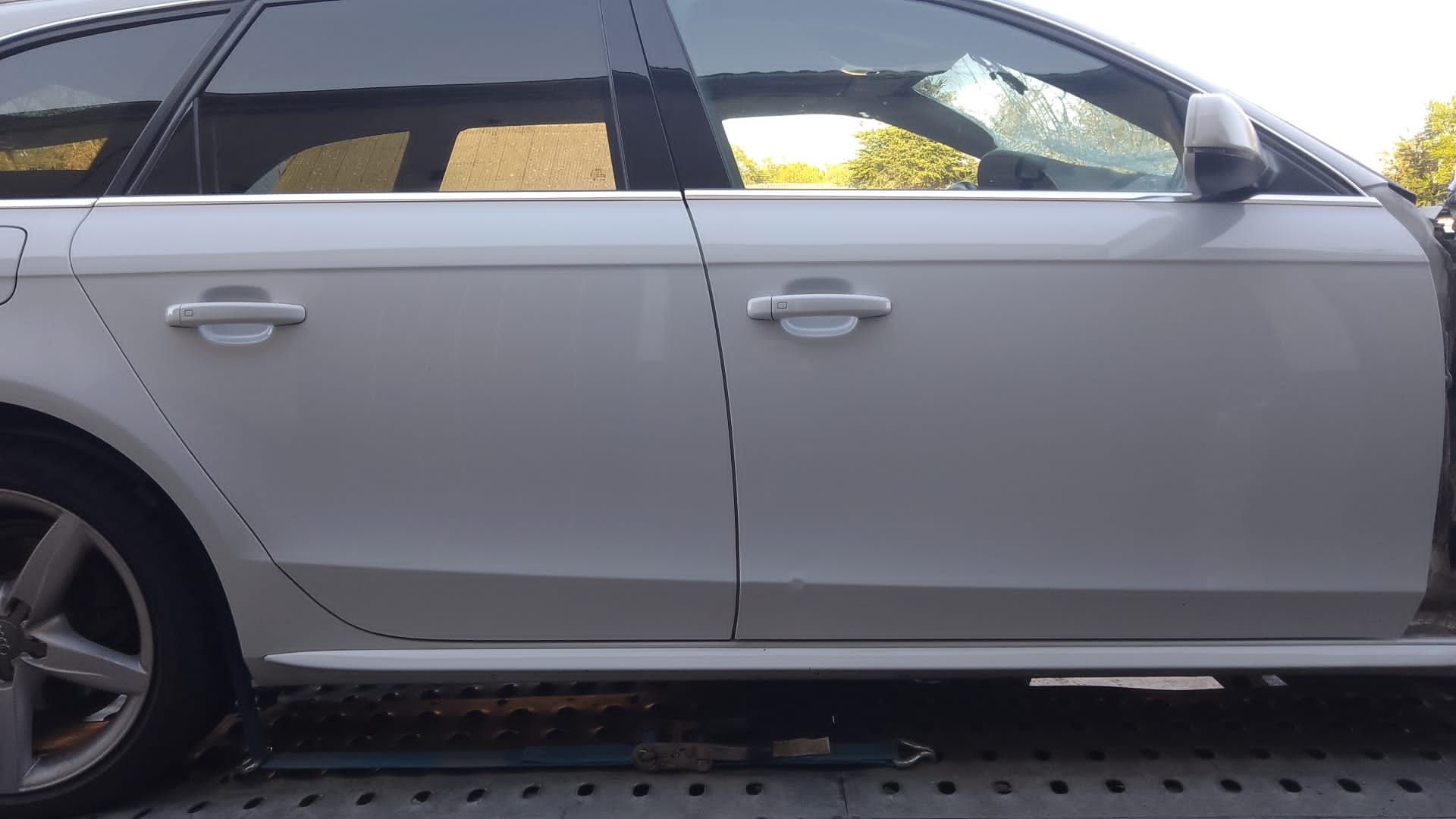 Drzwi prawe Audi A4 b8 LS9R