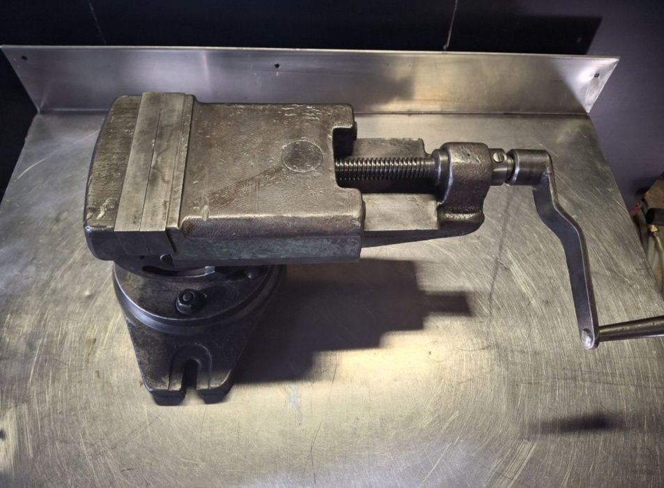 Imadło maszynowe uchylne obrotowe 150 wiertarka
35kg wiertarka frezar