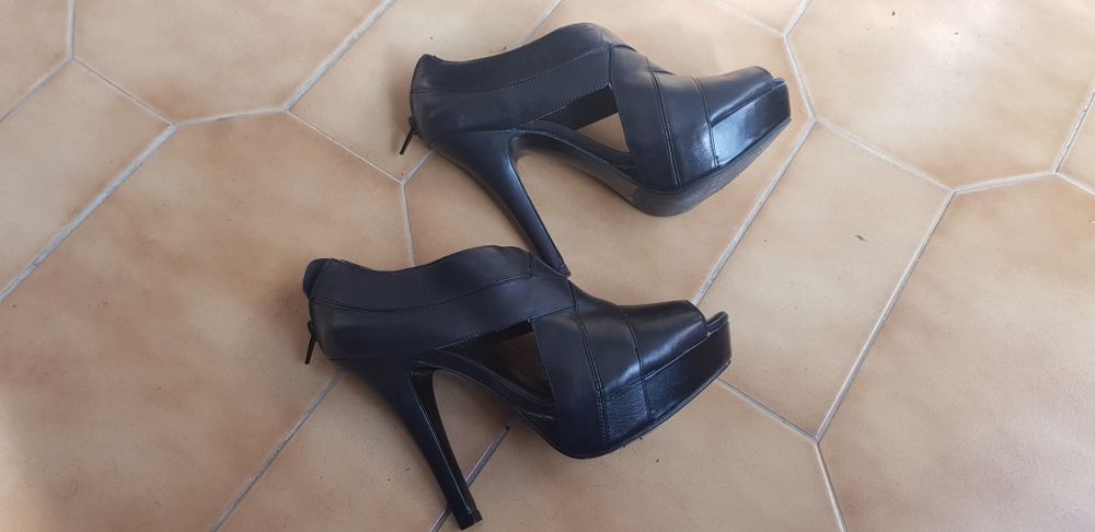 Sapatos pretos pele da zara