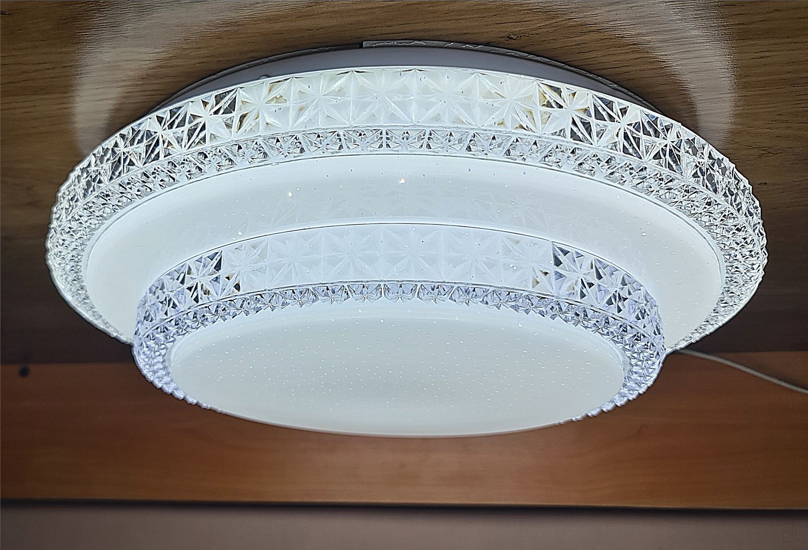 Продам світлодіодну  смарт люстру sml r22-50 ват