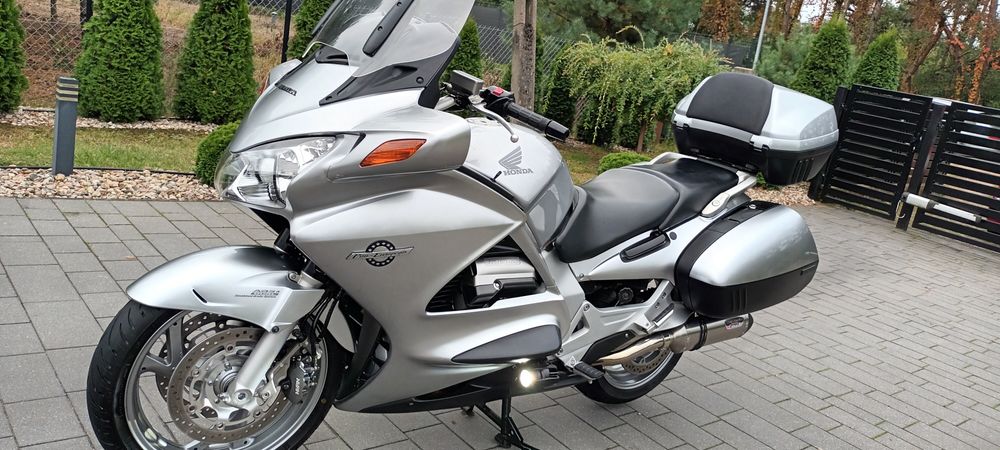 Honda ST 1300 Pan Europen Bezwypadkowa piękna.