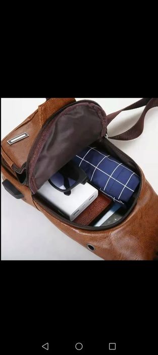 Сумка (барсетка) чоловіча темно-коричневого кольору.