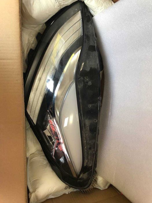 фара левая Tesla Y  (оригинал,состояние идеальное)