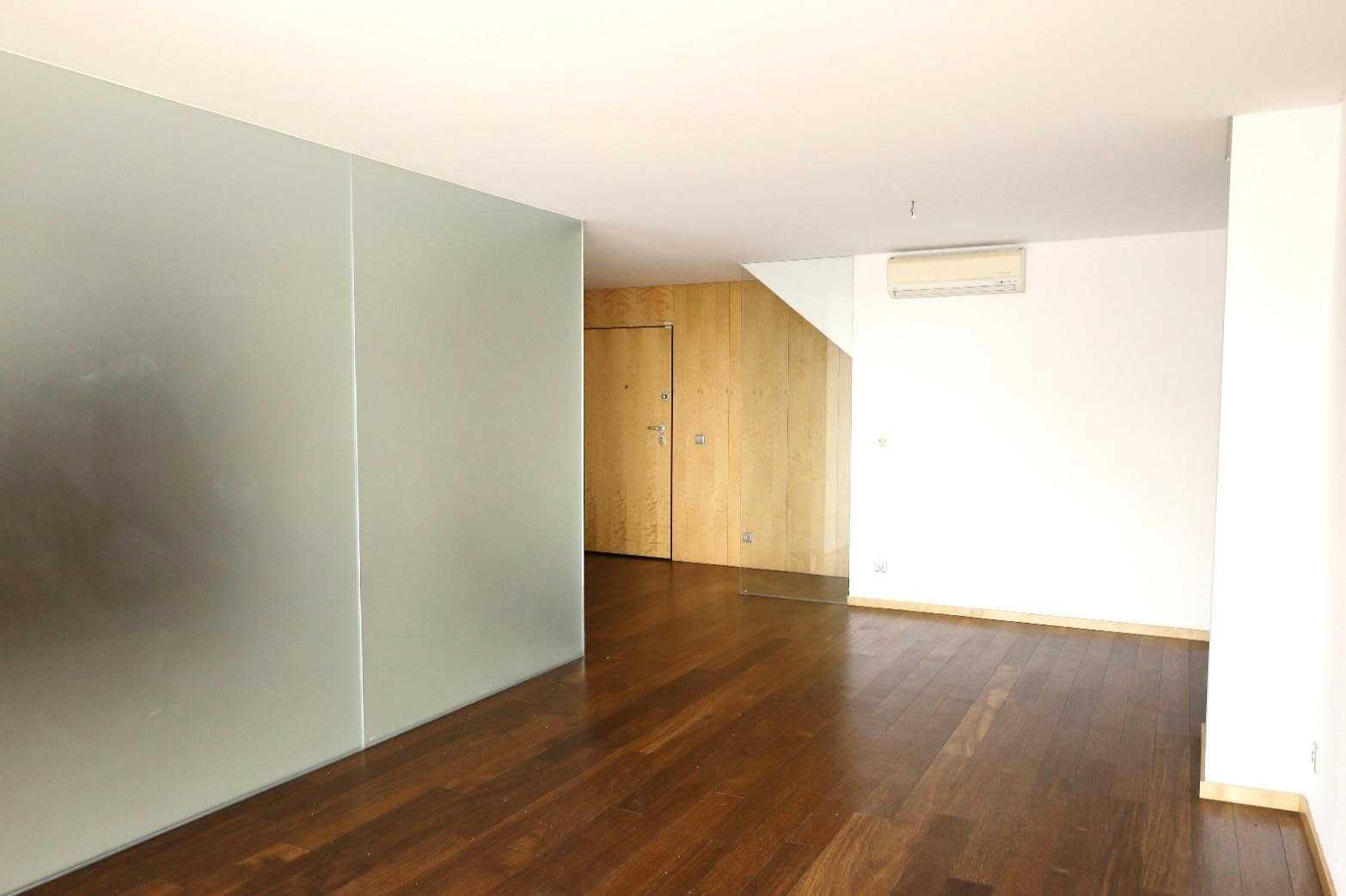 Excelente T1 "novo" c/ varandas , garagem e arrumos - centro de Aveiro