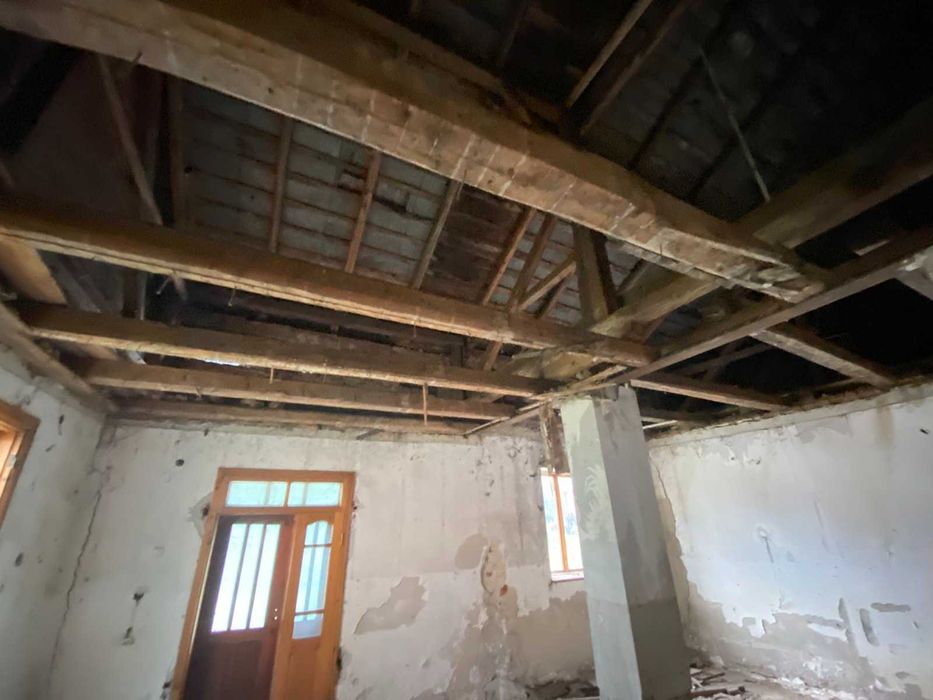 Продам торговий комплекс в Бурштині.