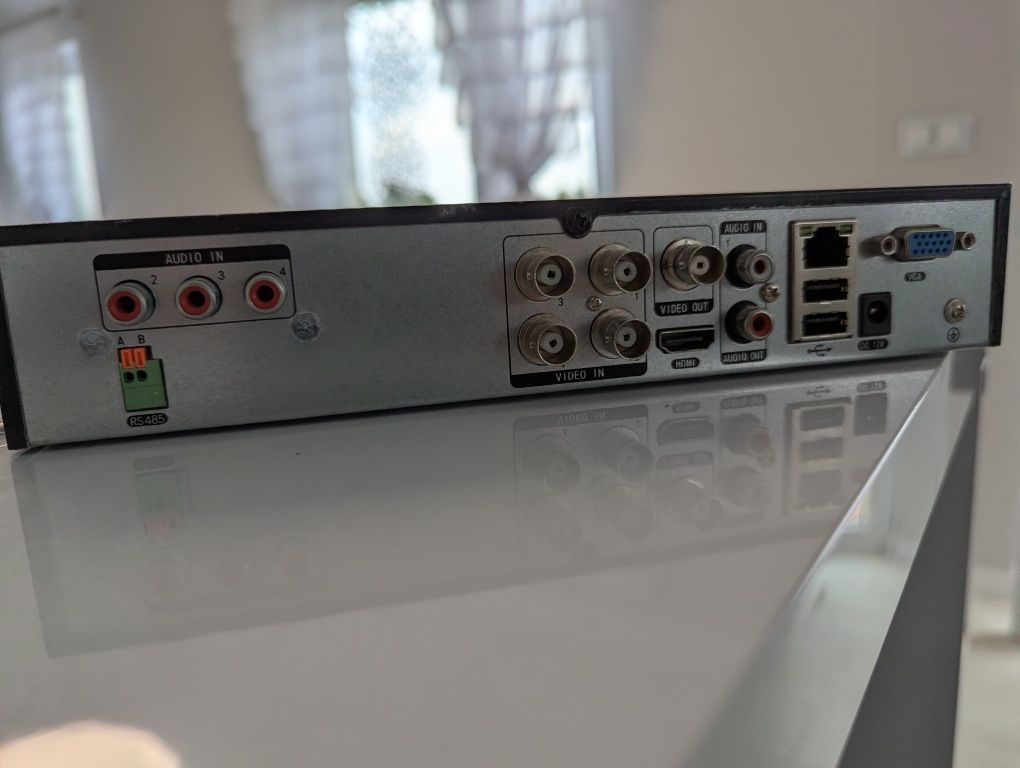 Monitoring wewnętrzny Kenik 4 kamery, rejestrator, 2TB, okablowanie