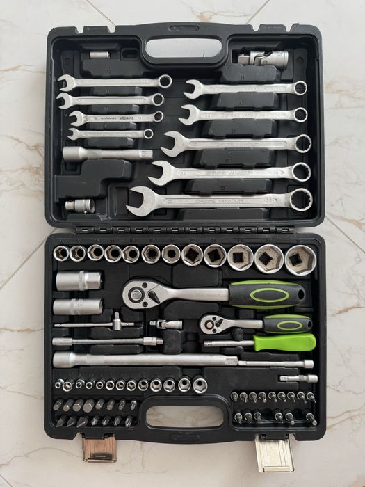 Набір інструментів 82 одиниці. Тріскачка, ключ, головка