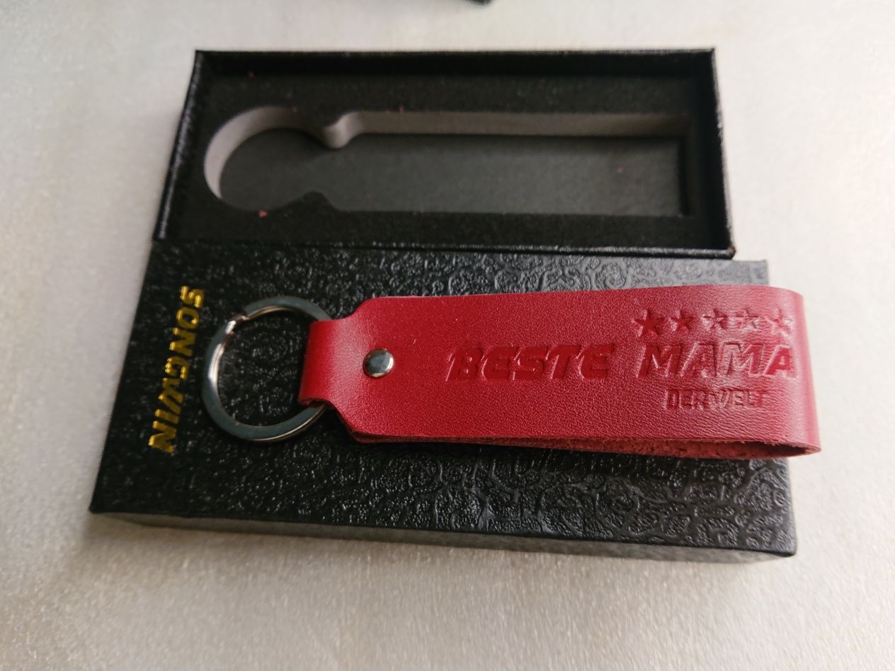 Brelok na klucze Skórzany czerwony w Pudełku na PREZENT BESTE MAMA