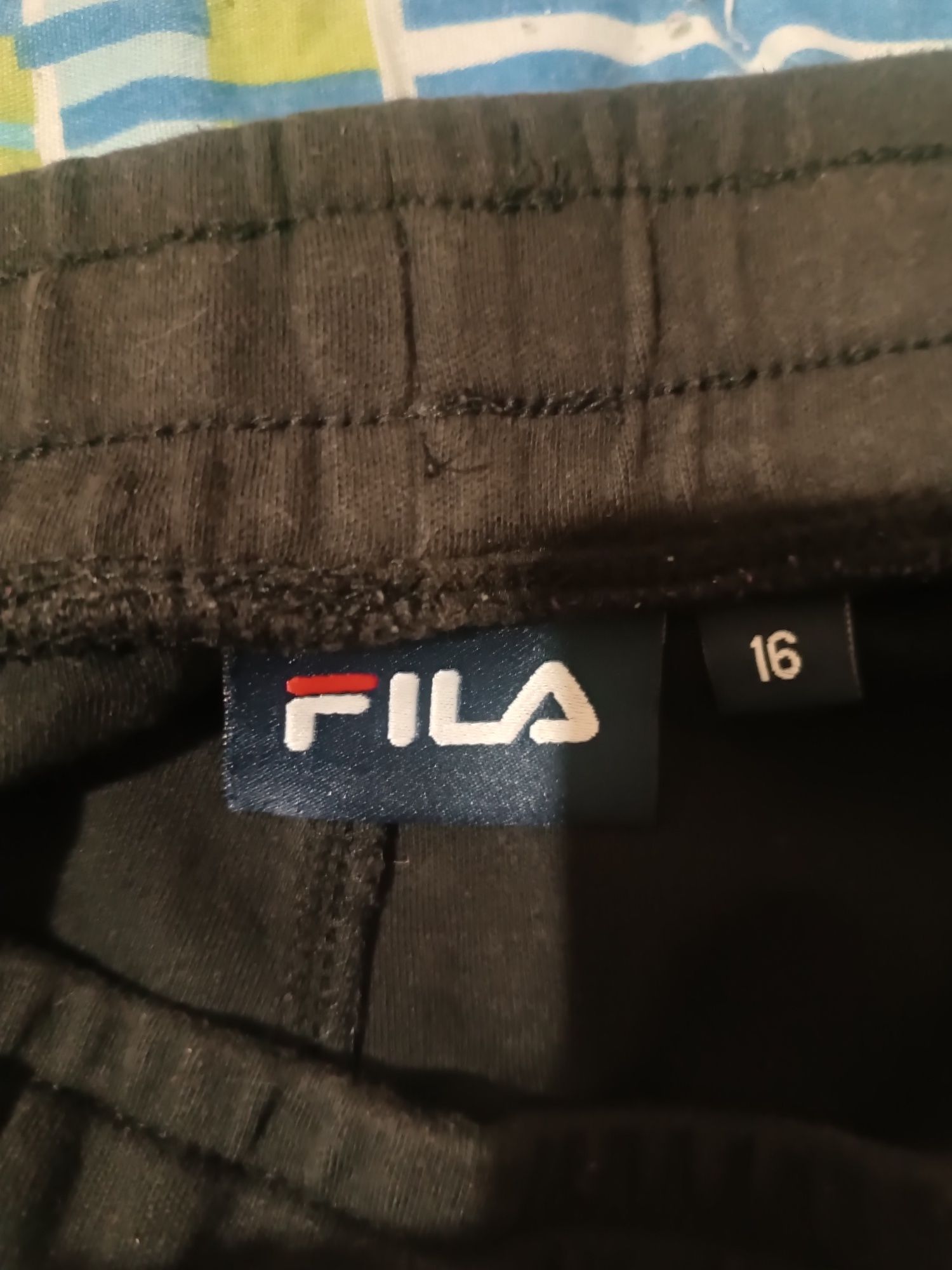 Calções fila jovem