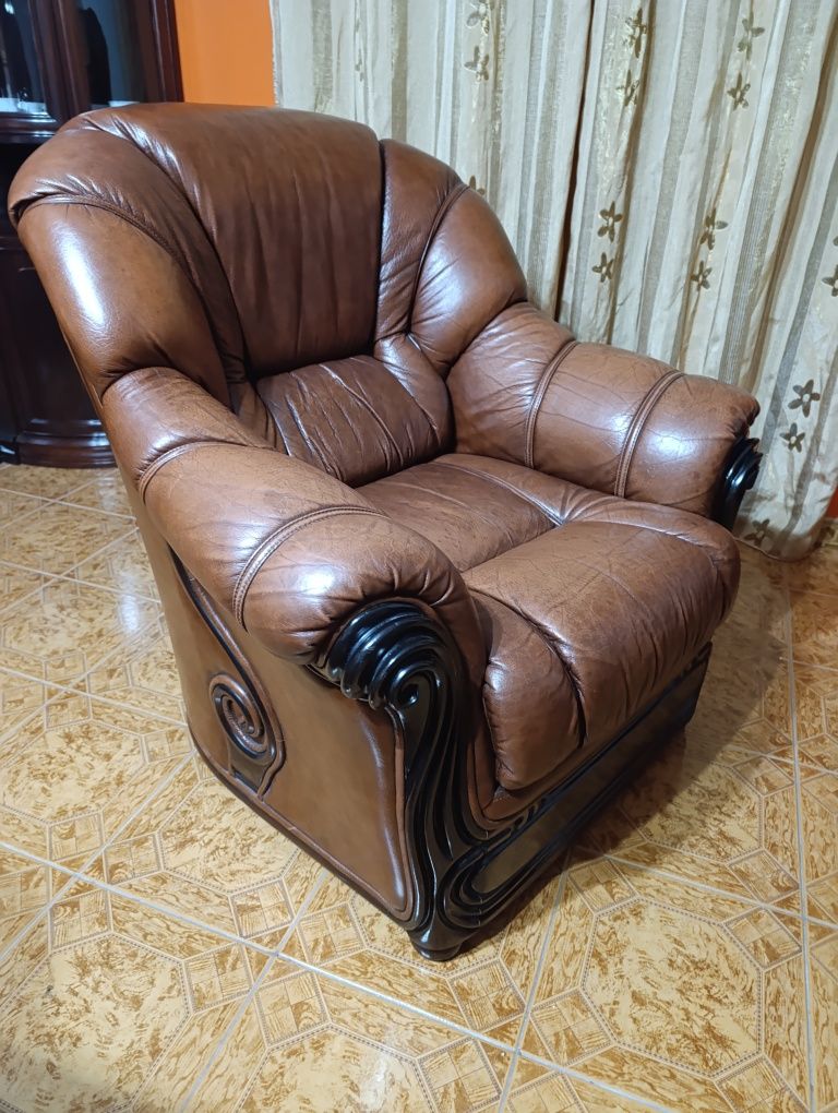 Sofás em pele antigos
