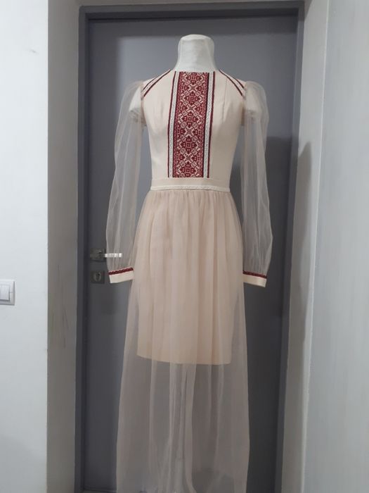 Сукня  святкова з вишивкою, прокат