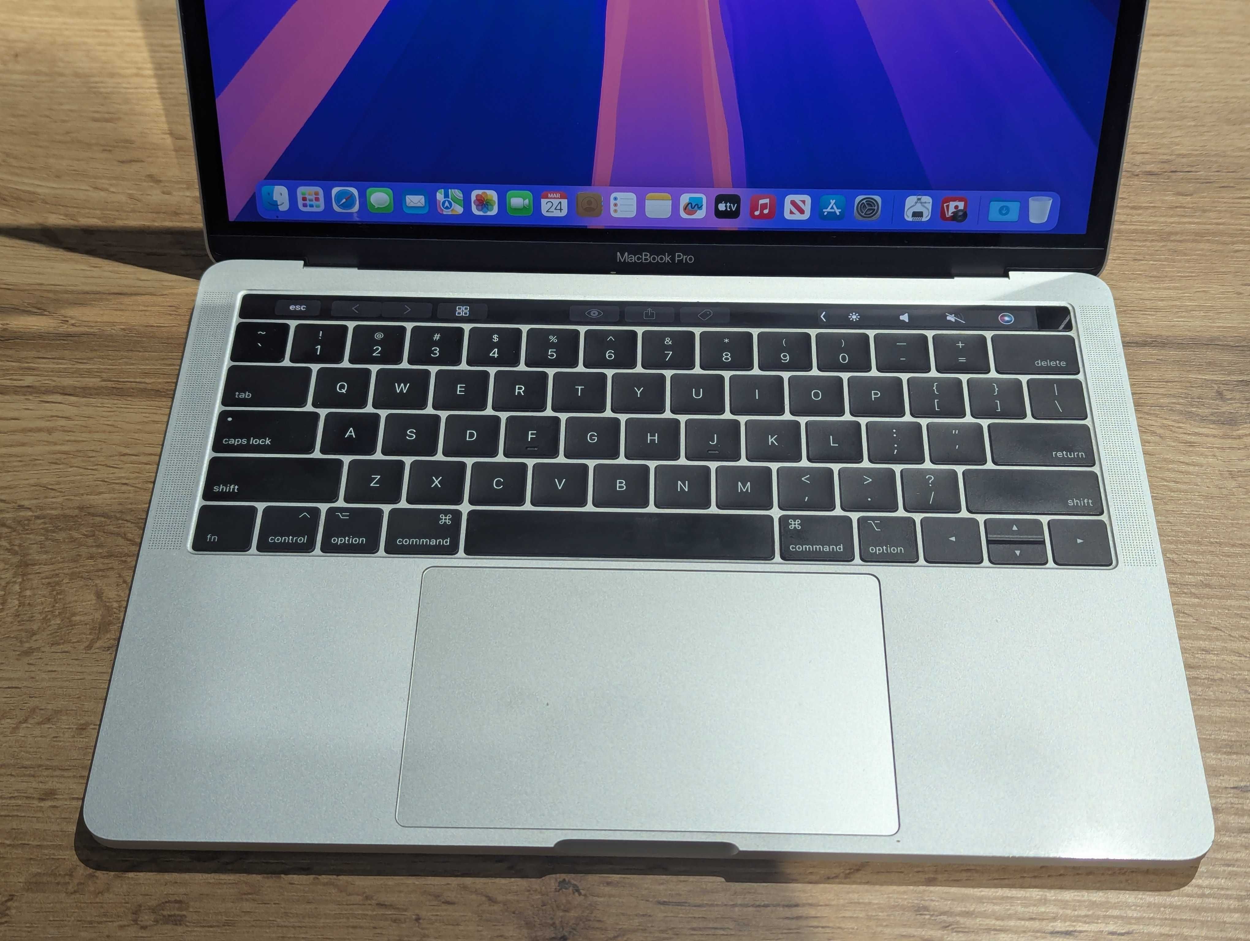 Macbook pro 13 2019 core i5 2.4ghz 16/256gb