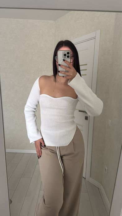 біла трендова кофточка