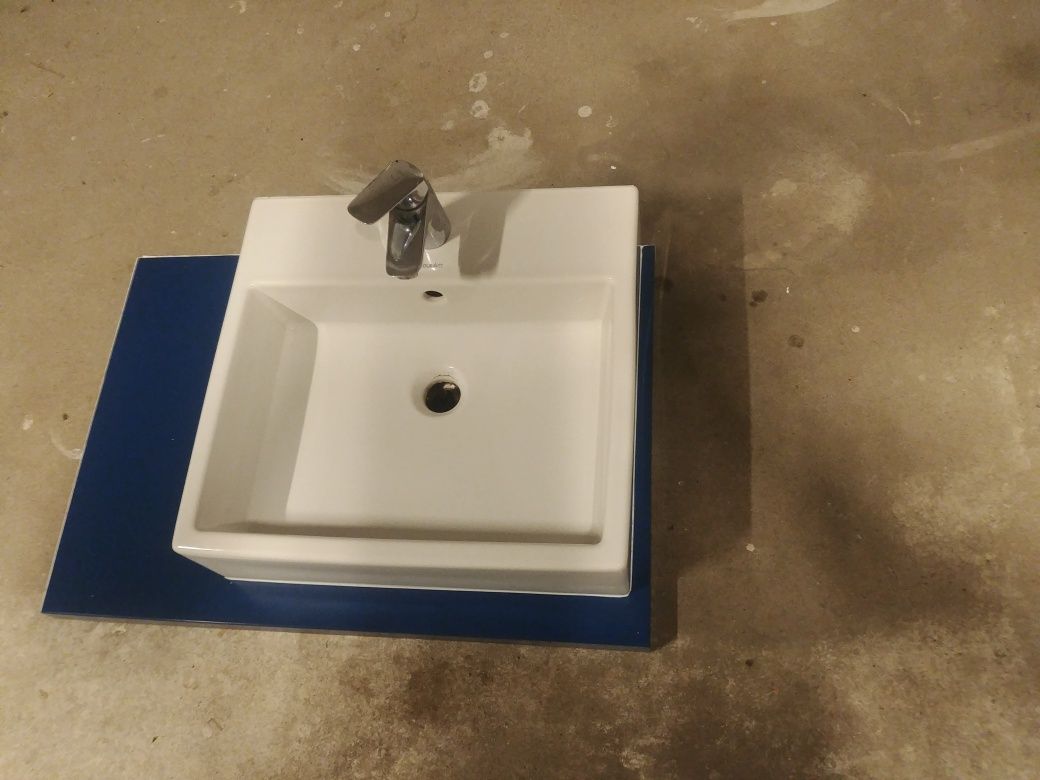 Umywalka duravit vero air 50x47 plus bateria hansgrohe logis