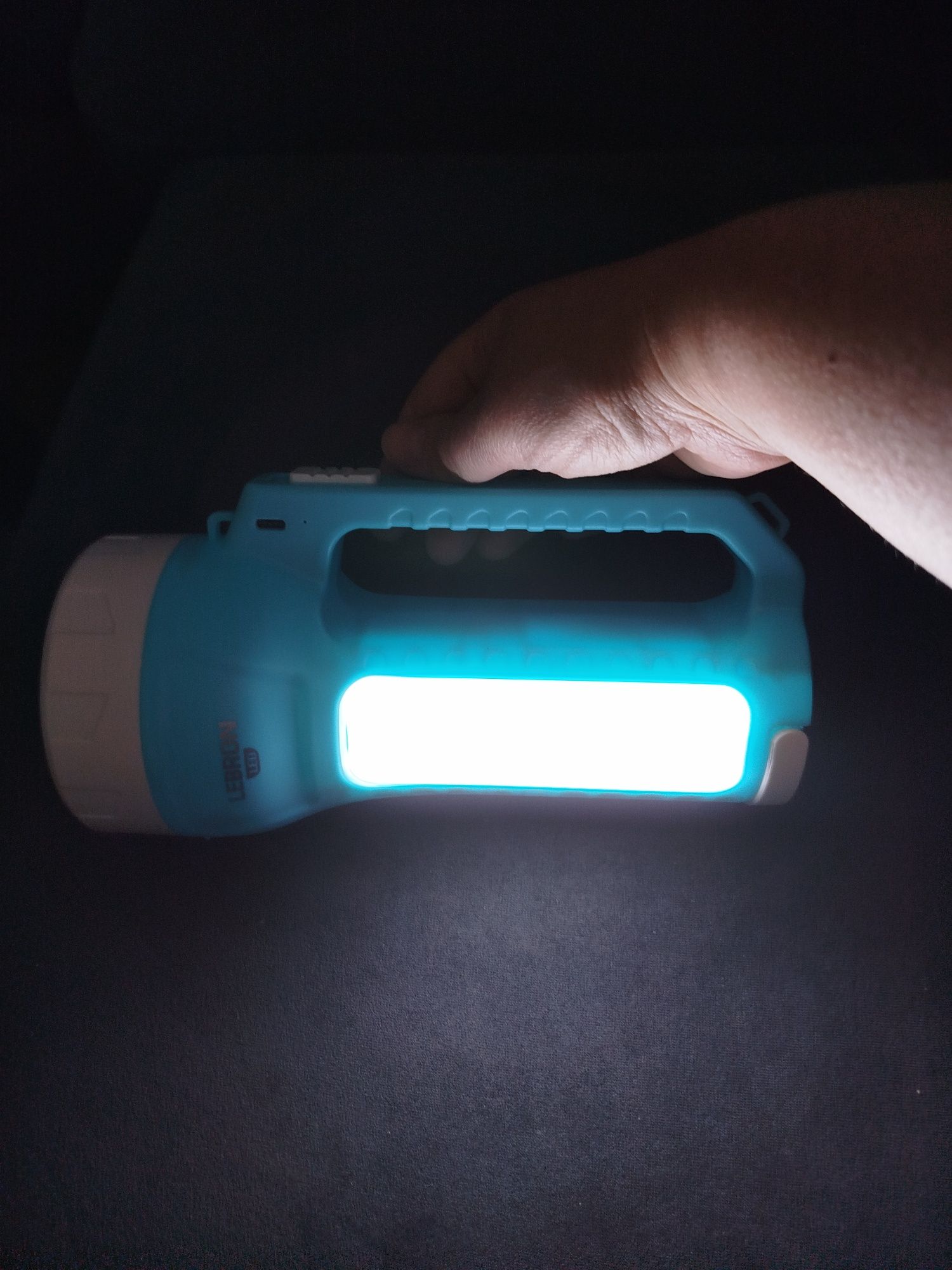 LED ліхтарик акумуляторний