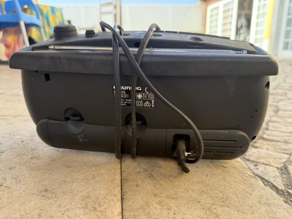 Radio Grundig com antena