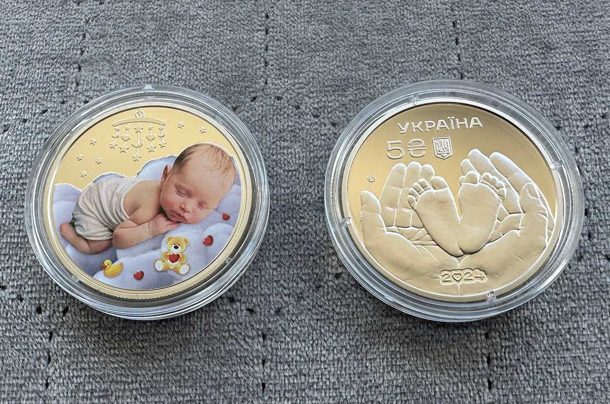 Монета НБУ "Батьківське щастя" у сувенірному пакованні