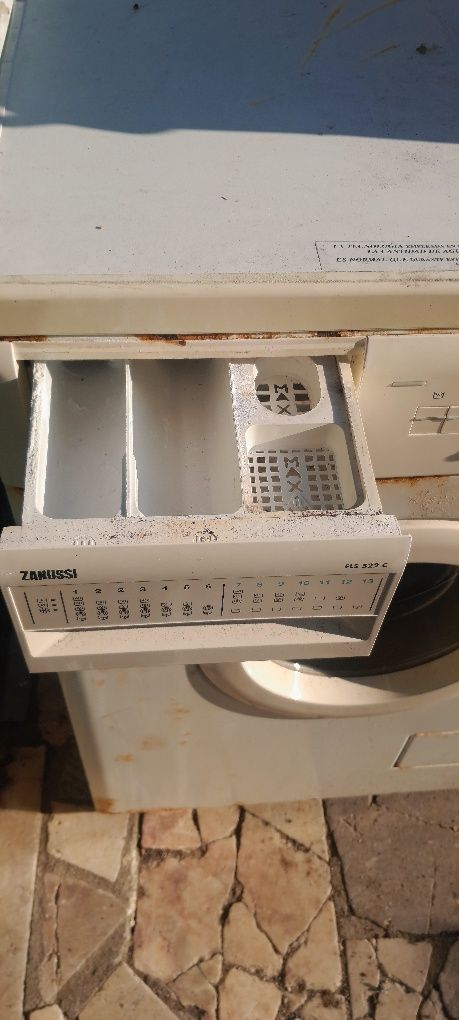 Máquina de lavar roupa zanussi