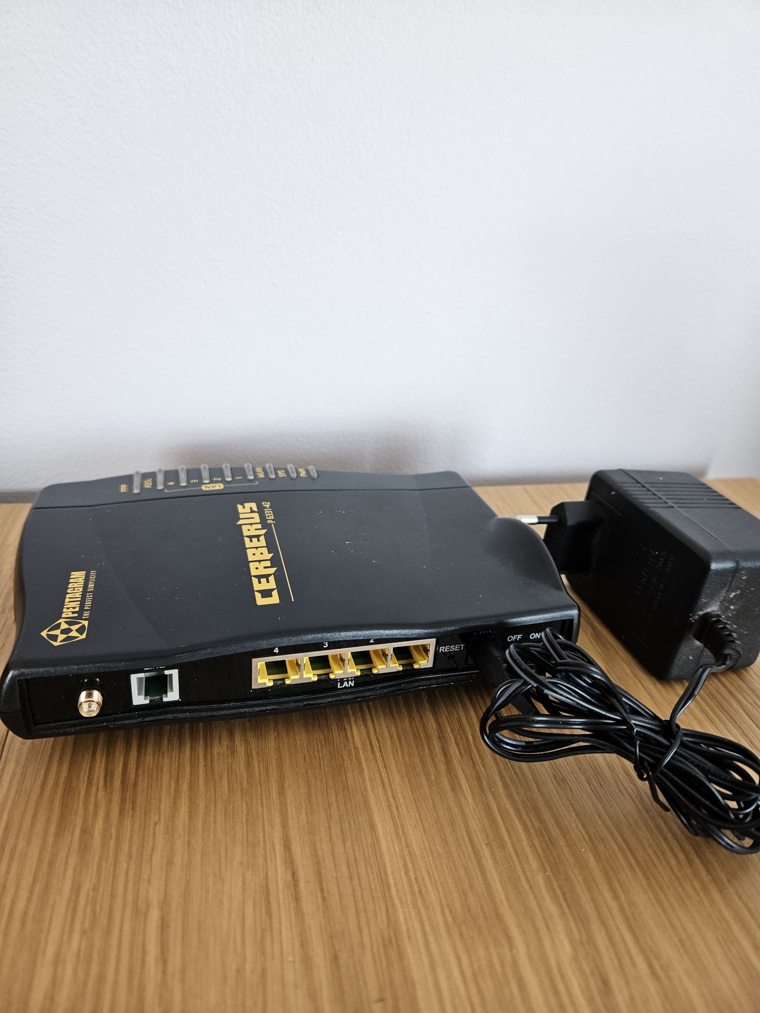 Router modem ADSL Pentagram Cerberus P 6331-42