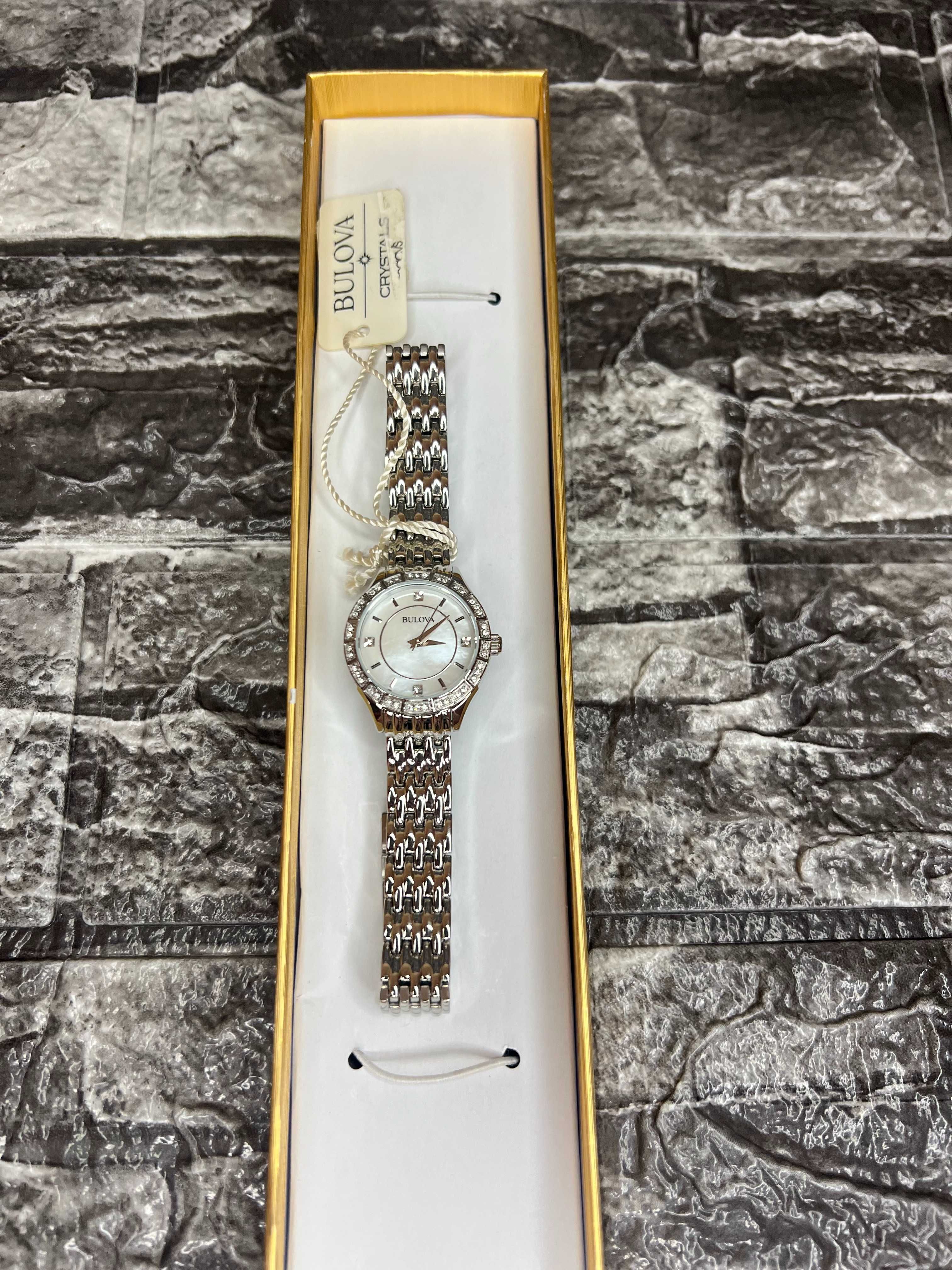 Жіночий годинник Bulova кварцевий стильний подарунок