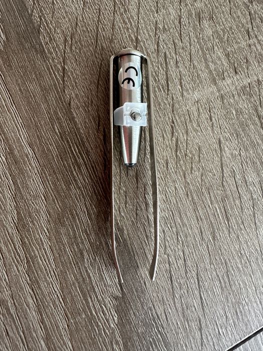 Pęseta ze swiatłem LED / Pęseta z latarką