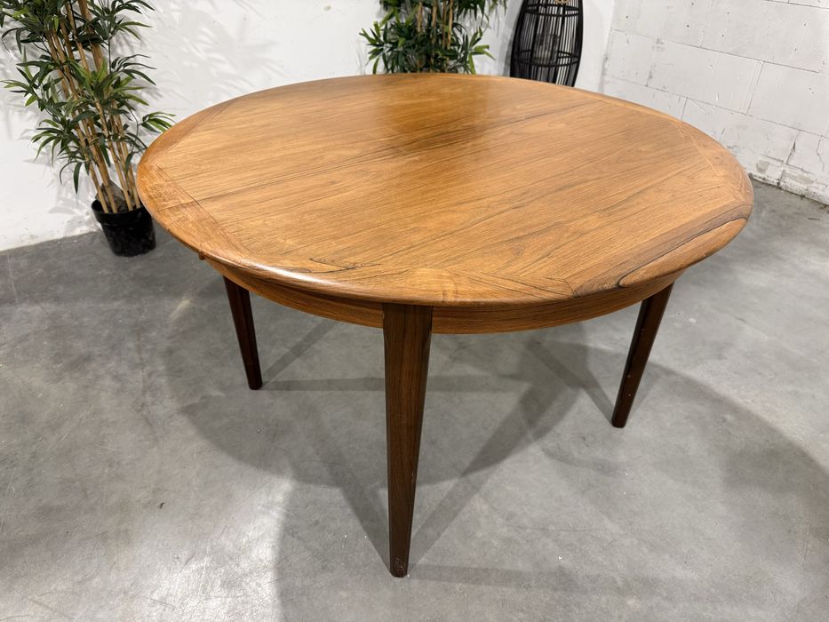 Piękny okrągły stół orzechowy rozkładany drewniany super stan wysyłka