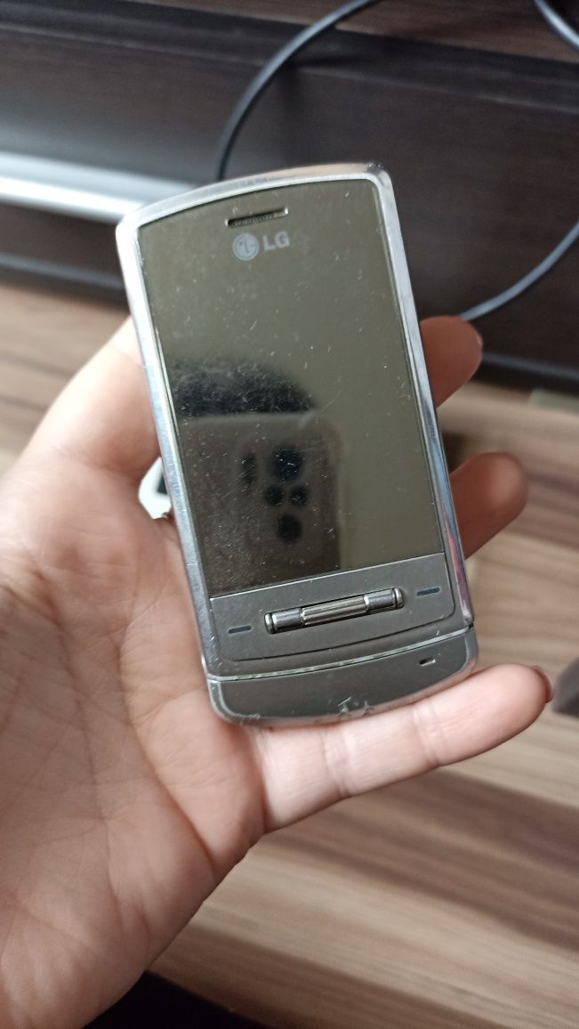 Telefon LG KE970 shine