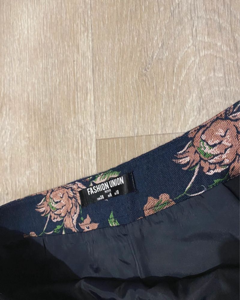 granatowa czarna spódnica mini z wzorem kwiatów kolorowa nowa