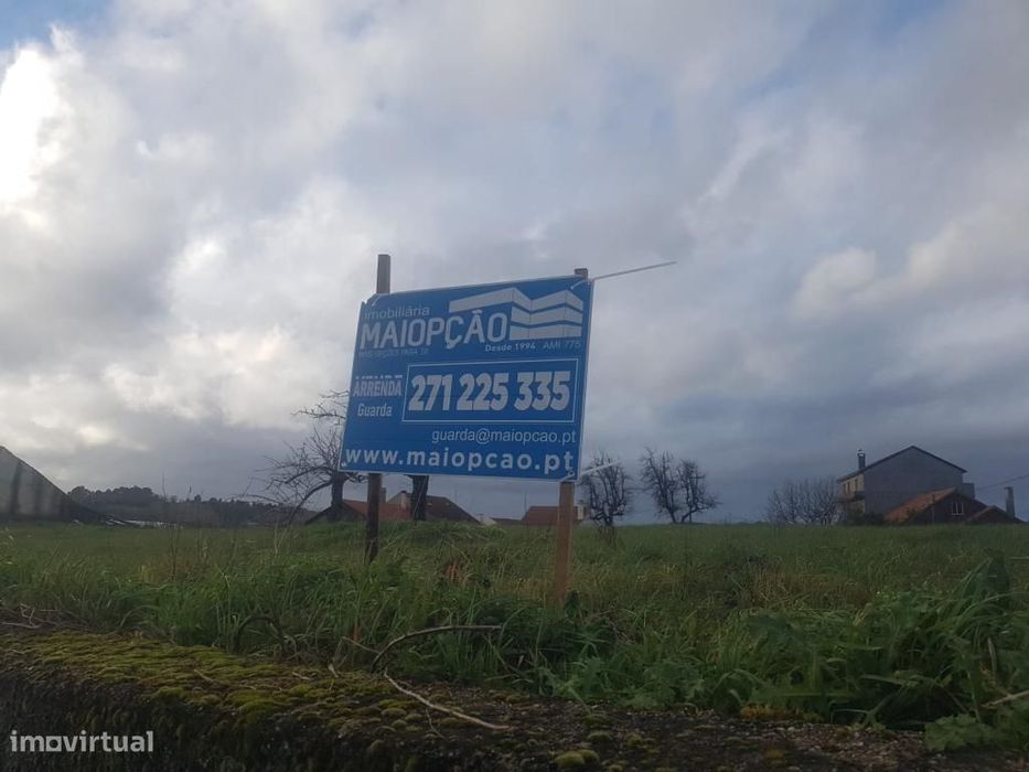 Vende-se terreno no Centro do Sabugal